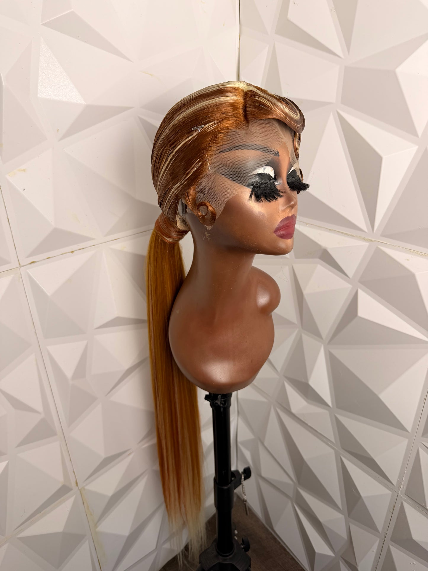 BALLROOM BADDIE PONYTAIL