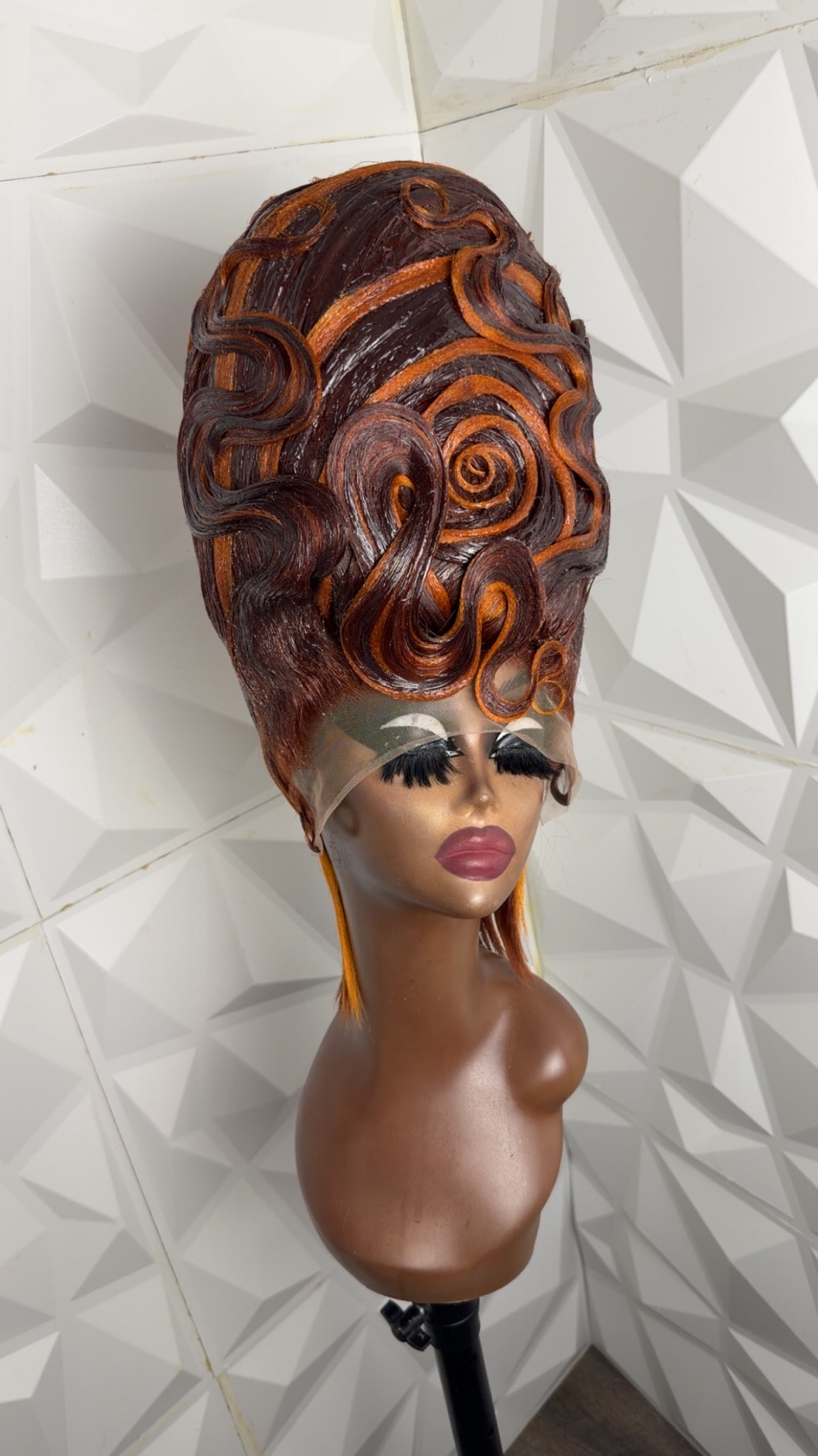 TRIPPY BEEHIVE UPDO